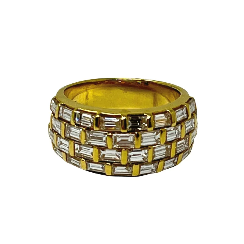 18K Gold Ring with 32 Baguette Diamonds