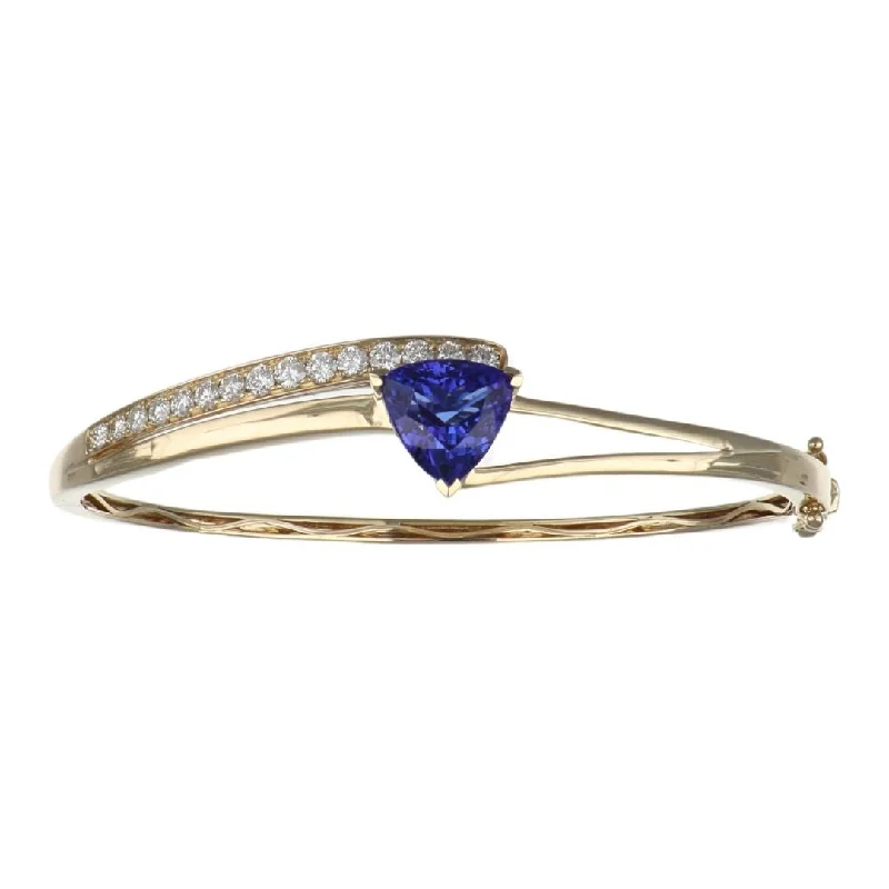 Tanzanite Bangle (Tanzanite 4.85 cts. White Diamond 0.95 cts.)